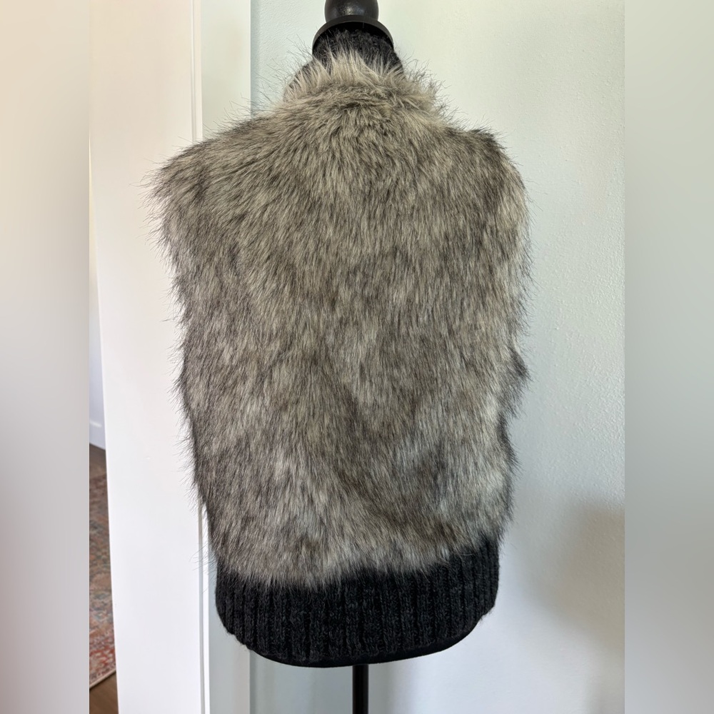 Loft faux fur vest XS/S like new - Picture 6 of 7